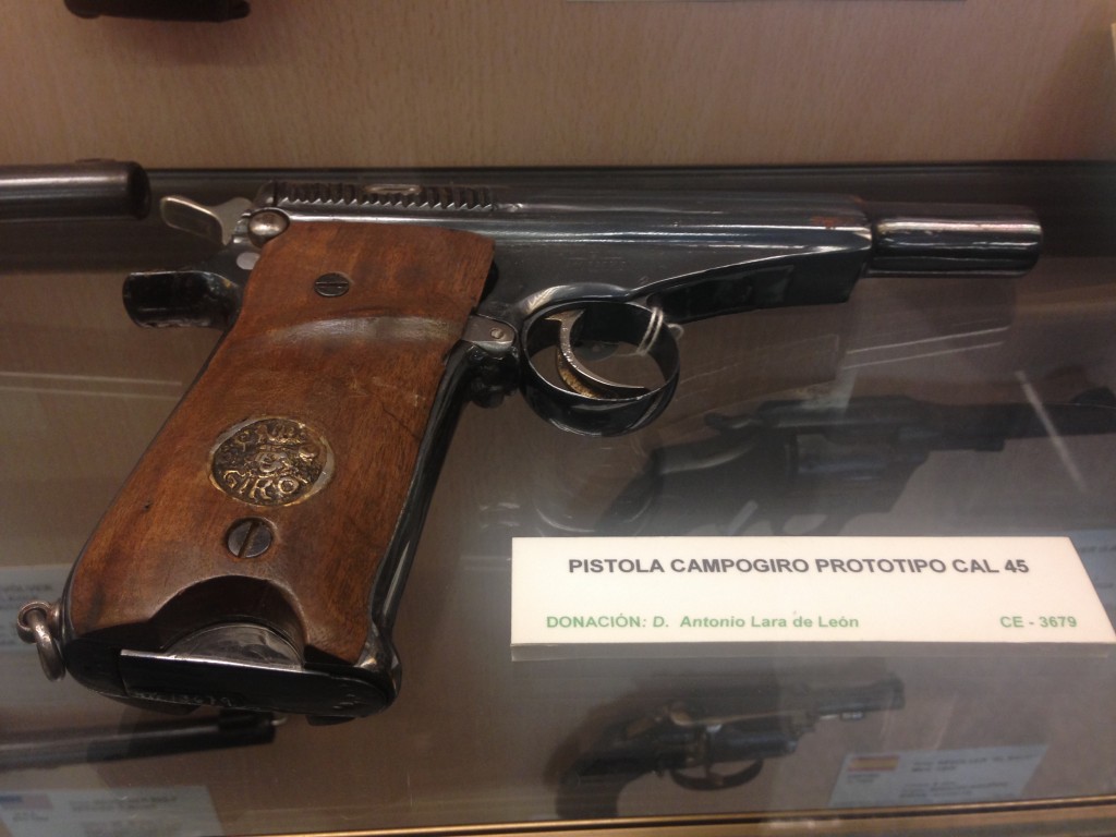 Prototipo de la pistola Campo-Giro. Fotografía tomada en el Museo Histórico Militar de La Coruña, enero de 2016.